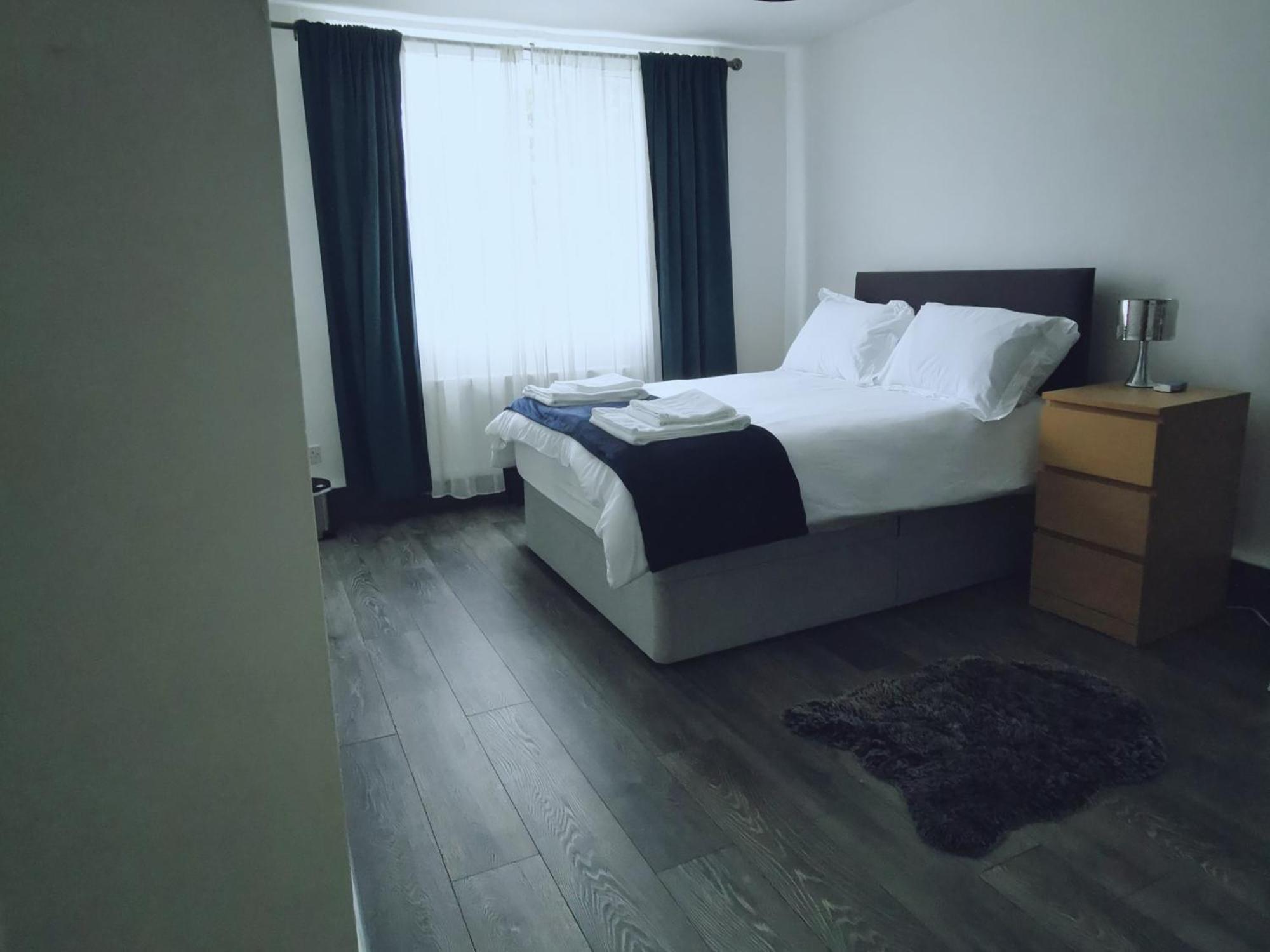 Entire 1 Bed Spacious Apartment, Private Balcony & Study Room Near City Whitehouse  المظهر الخارجي الصورة